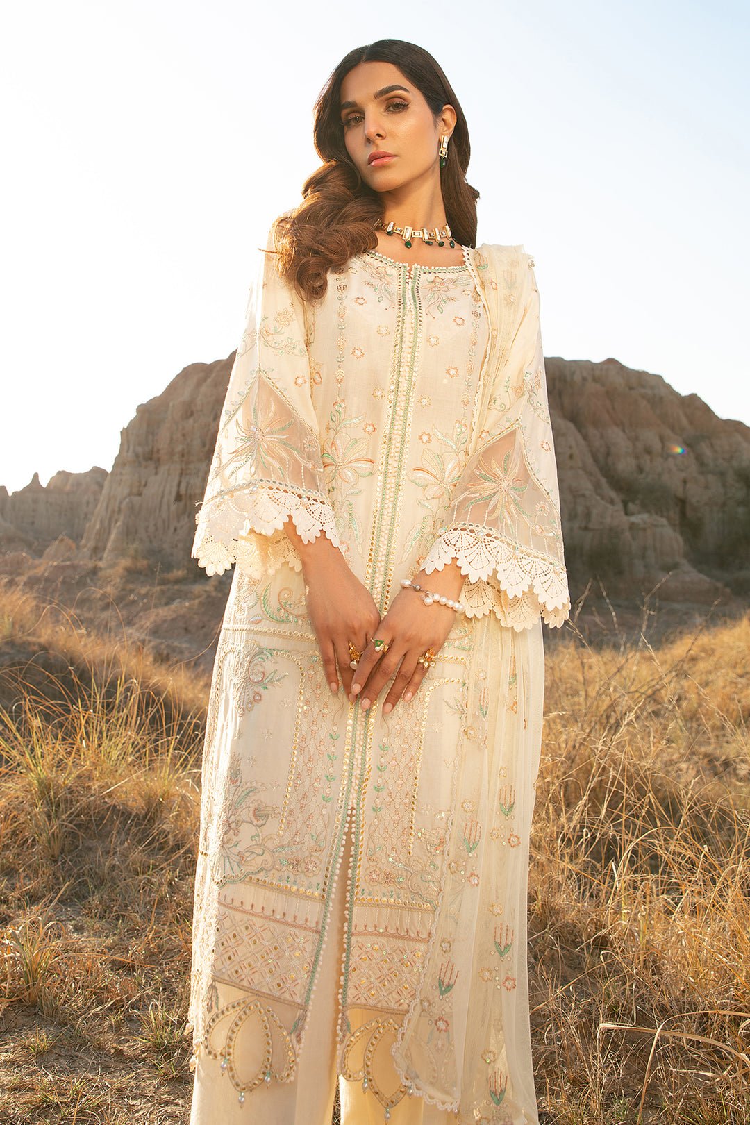 Luxury Lawn Off-White Suit - Meehru - Image 8