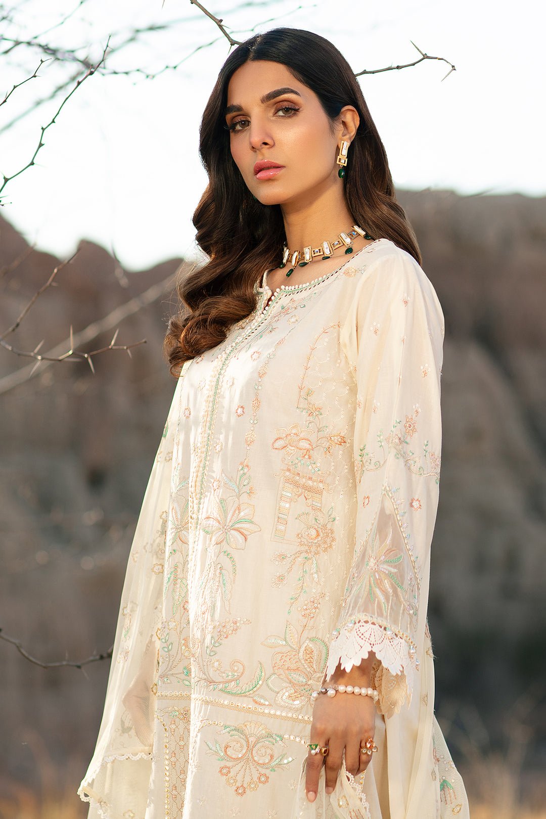 Luxury Lawn Off-White Suit - Meehru - Image 4
