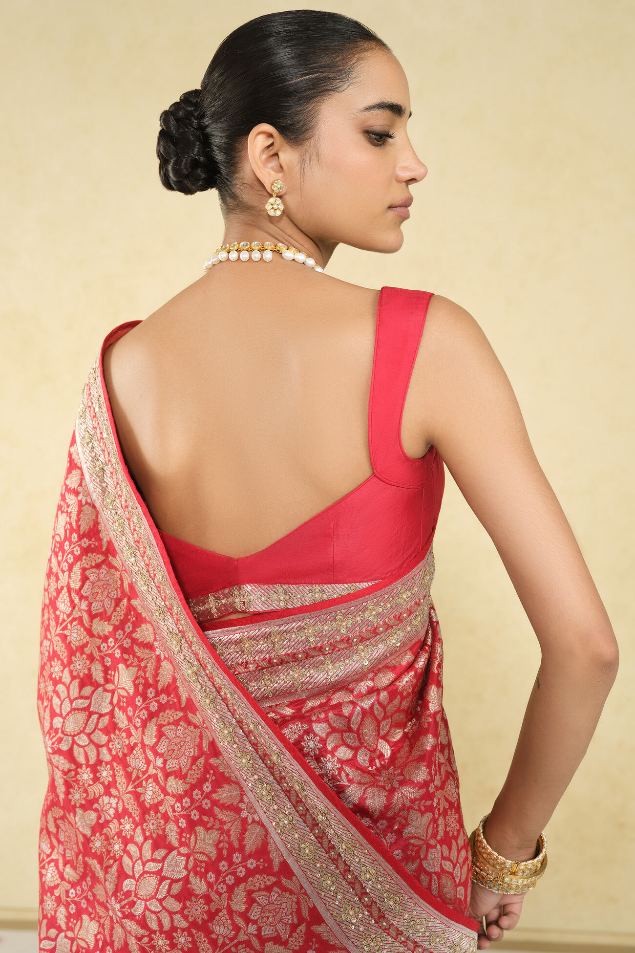 Bhaanavi Handwoven Benarasi Saree in Red - Image 3