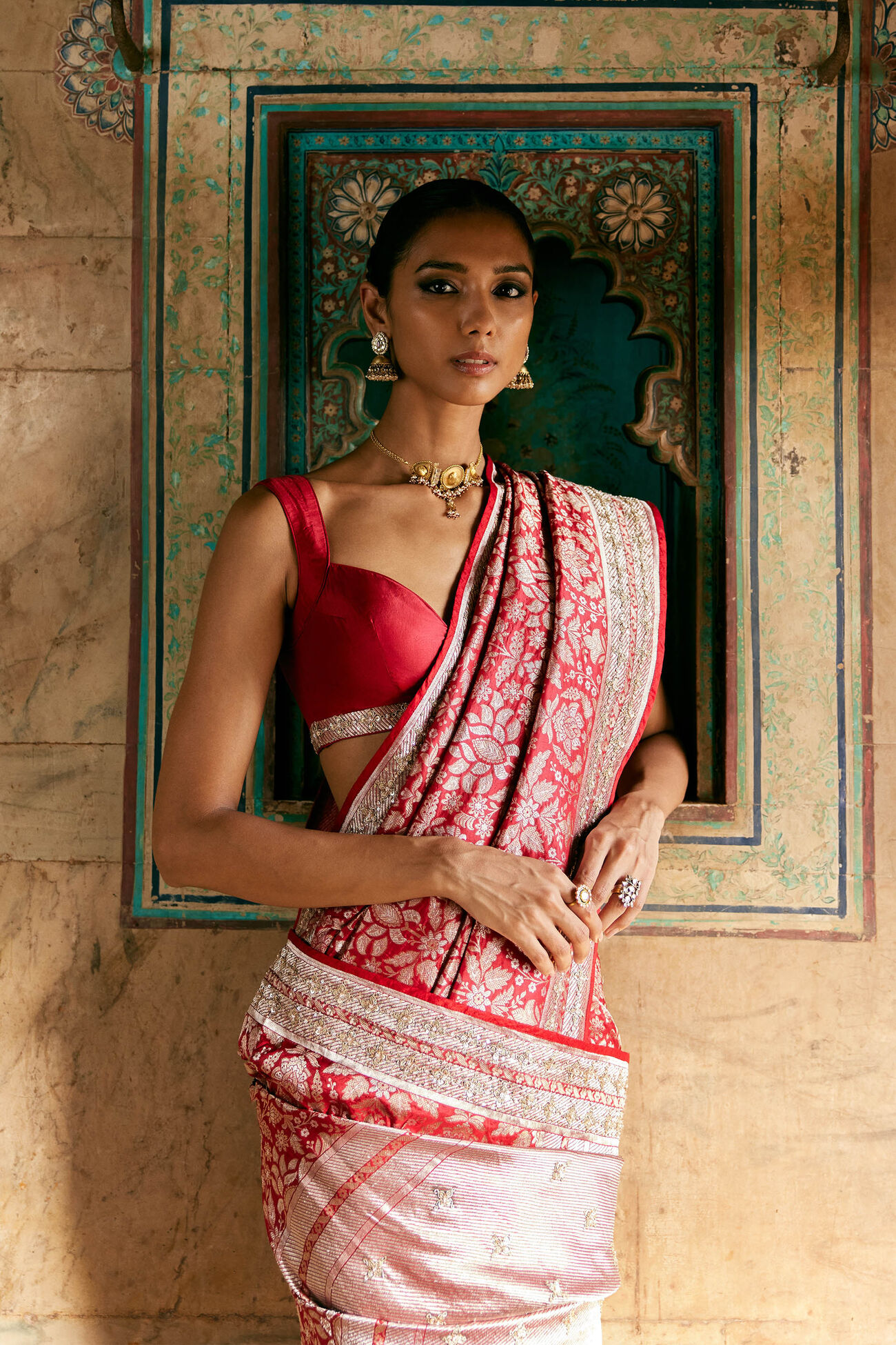 Bhaanavi Handwoven Benarasi Saree in Red - Image 2