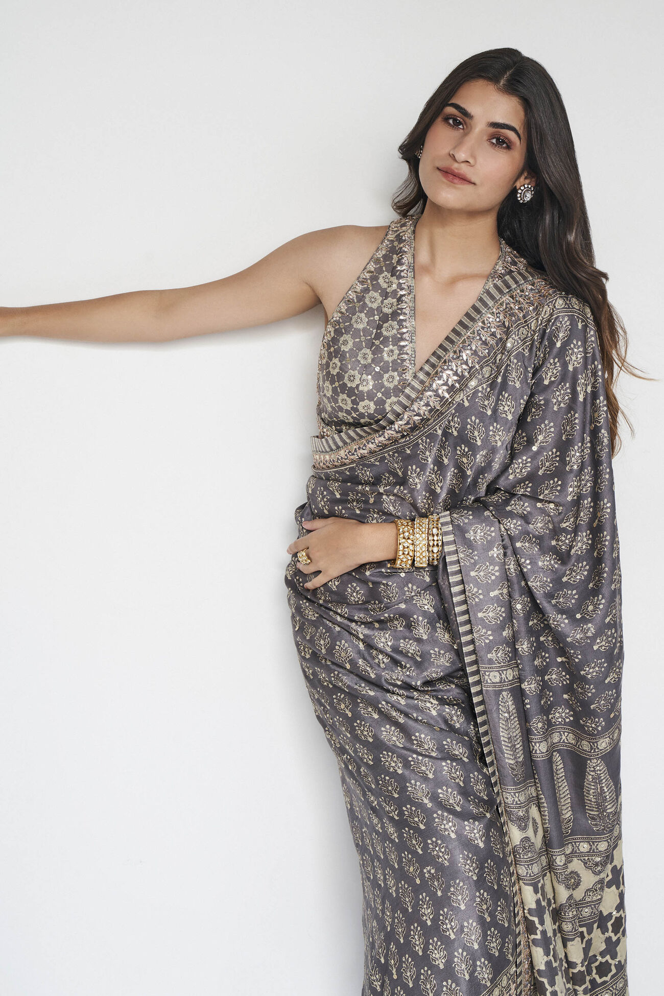 Ranjeeta Ajrakh Printed Silk Saree in Grey - Image 3