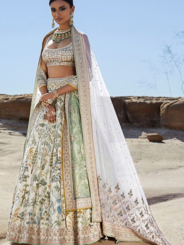 Izumi Lehenga