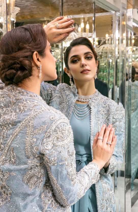 Floor-Length Jacket paired with an Inner Dress - Image 6