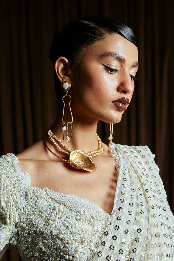 The Timeless Elegance of Pearl White - Image 5